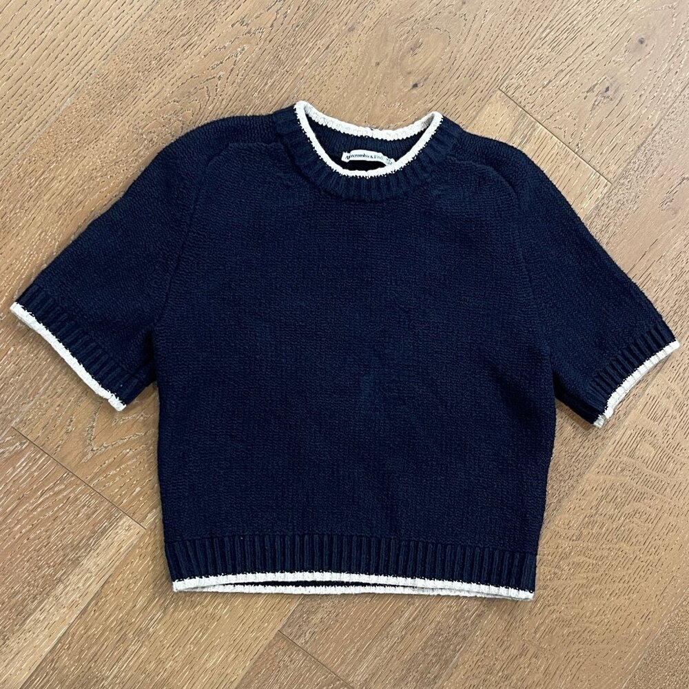 Abercrombie & Fitch Sweater - Size XS
